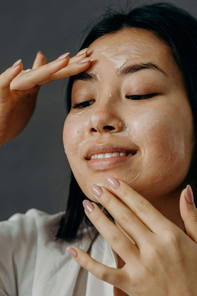 10 Tips for Choosing the Best Skin Cream for Aging Skin
